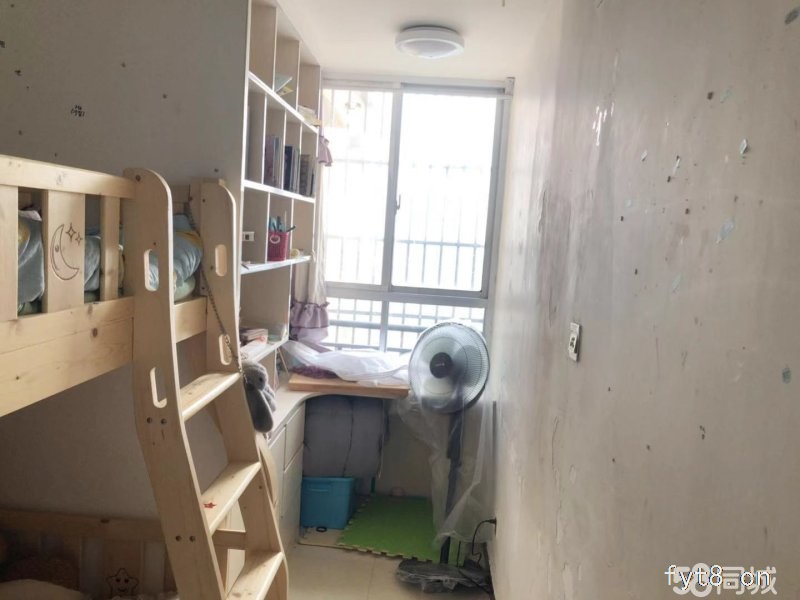 实验小学对面,胜利路南,南面是沙河景观。