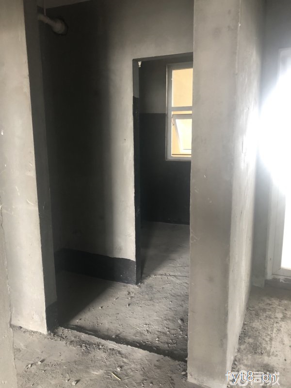 公园里现房115平方另有赠送三室两厅有证可过户按揭前后无遮挡